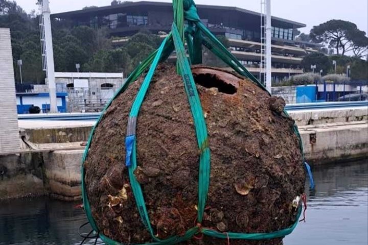 Policijski službenici uspješno uklonili protubrodsku minu iz uvale Lone